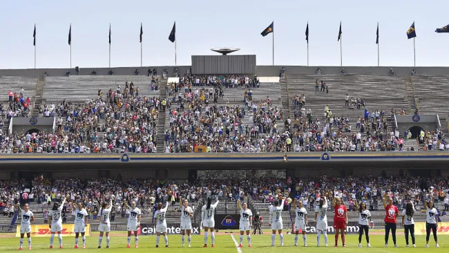Jugadoras de Pumas Femenil en Ciudad Universitaria