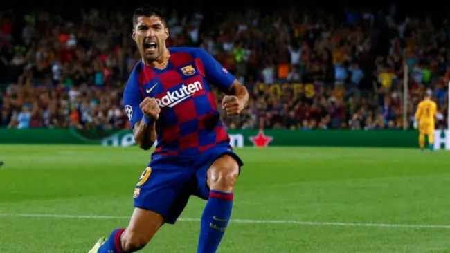 Luis Suárez canta un gol con la afición del Barcelona 