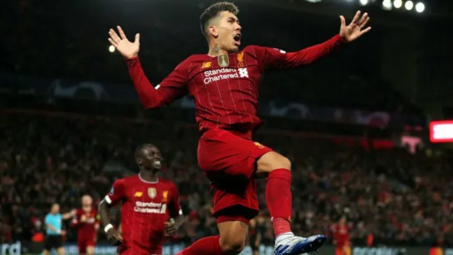 Firmino celebrando una anotación