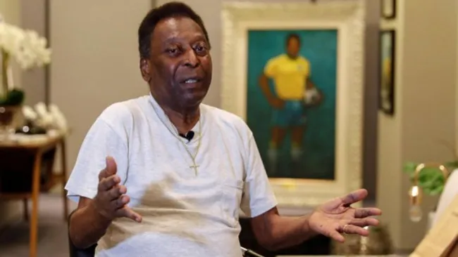 Pelé durante una entrevista en Brasil