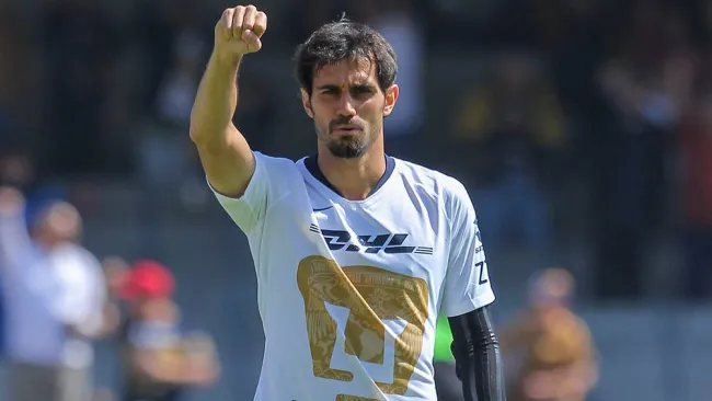 Arribas, en un partido de Pumas