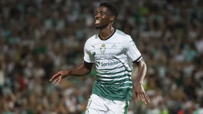 Djaniny Tavares celebra una anotación en el Clausura 2018 