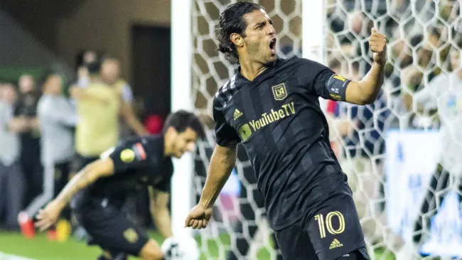 Carlos Vela celebra un gol con Los Ángeles FC