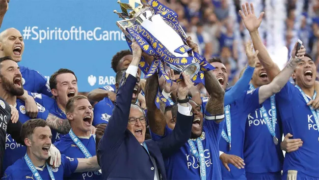 Claudio Ranieri en el festejo del título de Leicester
