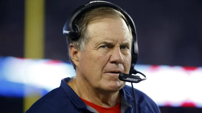 Bill Belichick durante un partido con los Pats