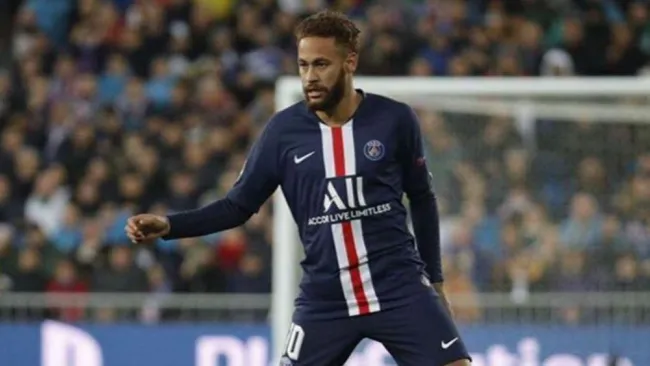 Neymar, durante un juego con el PSG