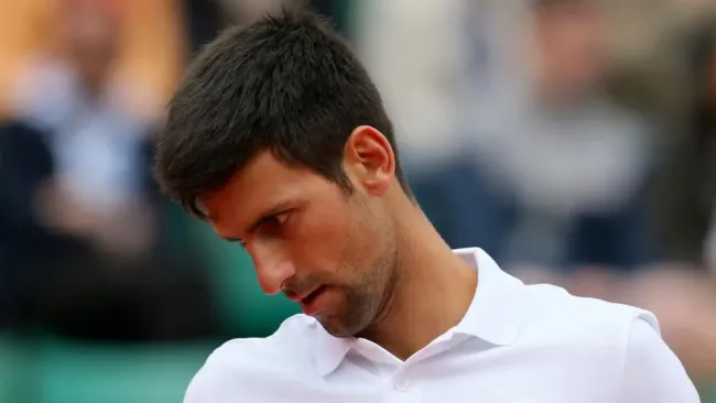 Novak Djokovic se lamenta tras un partido