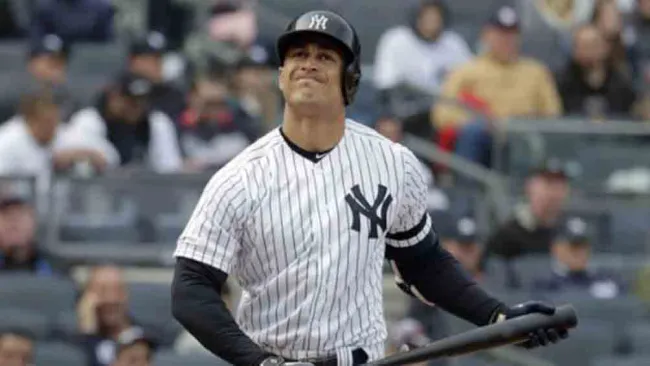 El jardinero derecho en un partido de los 'Bombarderos'