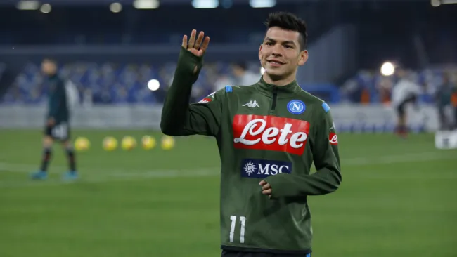 Chucky Lozano en un calentamiento del Napoli