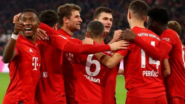Jugadores del Bayern festeja un gol