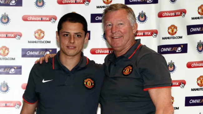 Chicharito y Sir Alex Ferguson en el 2010