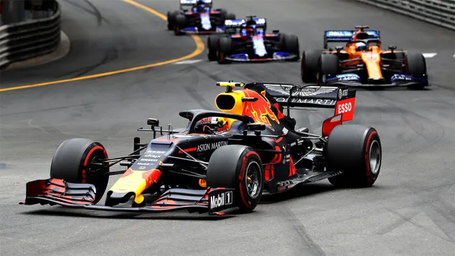 Monoplazas de Red Bull durante una carrera