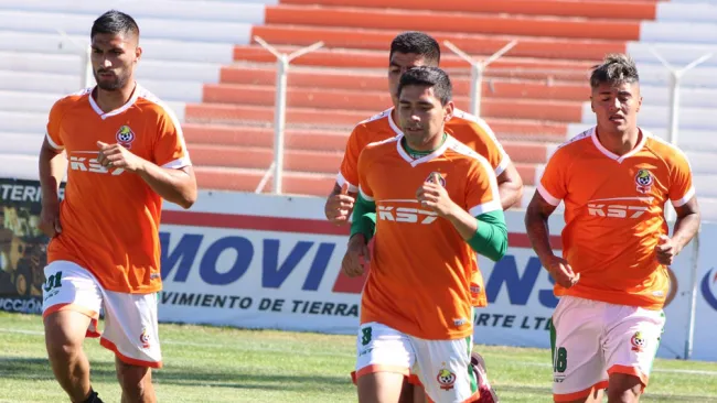 Elementos del Cobresal realizan trabajo en cancha