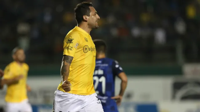 Darío Carreño en partido con Venados