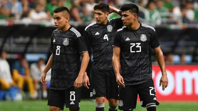 Jugadores del Tri se lamentan tras falla