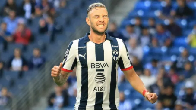 Miguel Layún durante un juego de Rayados