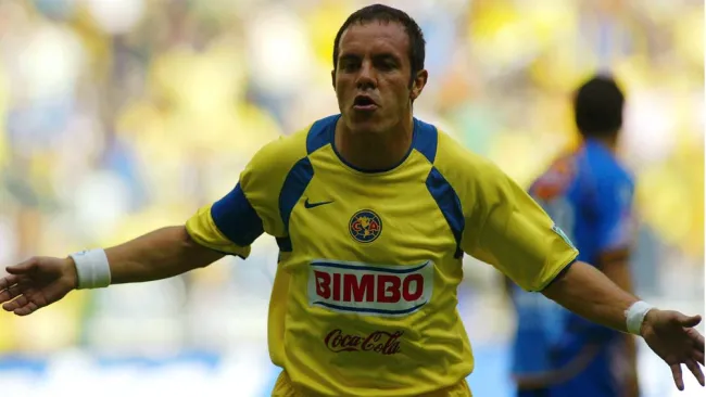 Cuauhtémoc Blanco festeja una diana con la Águilas