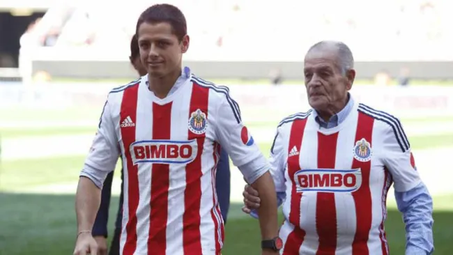 Tomás Balcázar junto a Javier Hernández, su nieto 