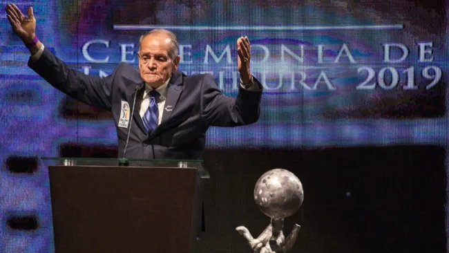 Tomás Balcázar en la la Ceremonia del Salón de la Fama 