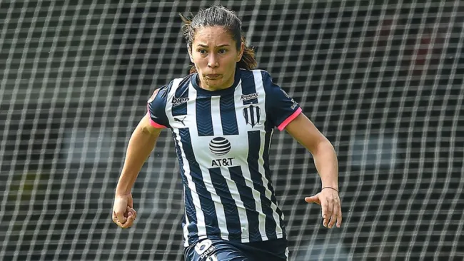 Desirée Monsiváis, en un juego con Rayadas