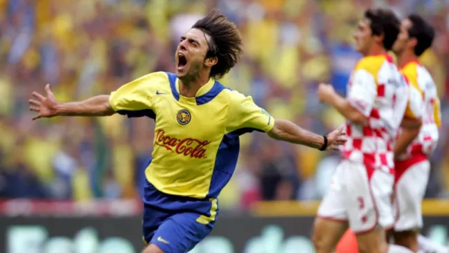 Piojo López celebra un gol ante Tecos
