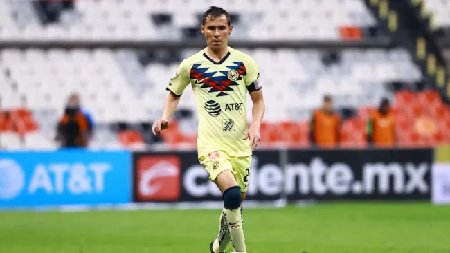 Paul Aguilar en un partido con América