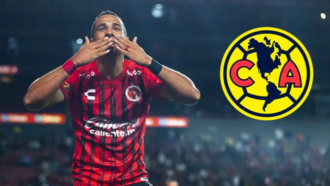 Camilo Sanvezzo festeja un gol con Xolos