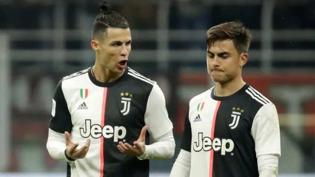 Cristiano Ronaldo junto a Paulo Dybala