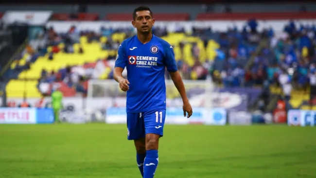 Elías Hernández durante un partido con Cruz Azul