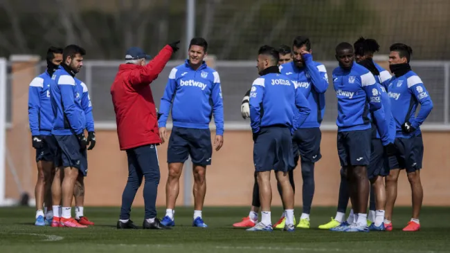 Javier Aguirre en un entrenamiento 