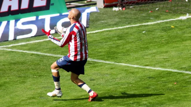 Festejo de Adolfo Bautista en la Final del Apertura 2006 