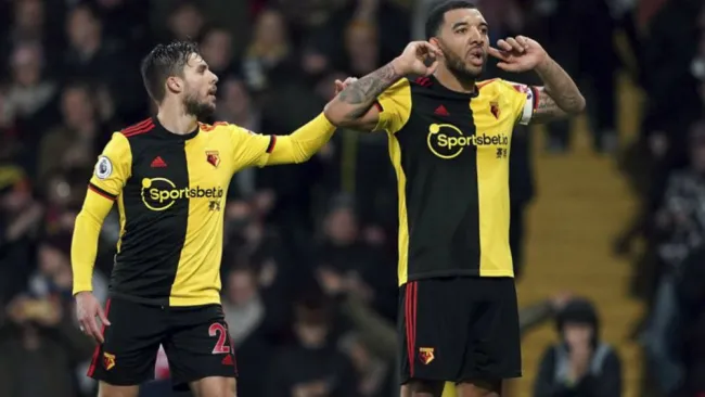 Deneey en celebración de gol con Watford