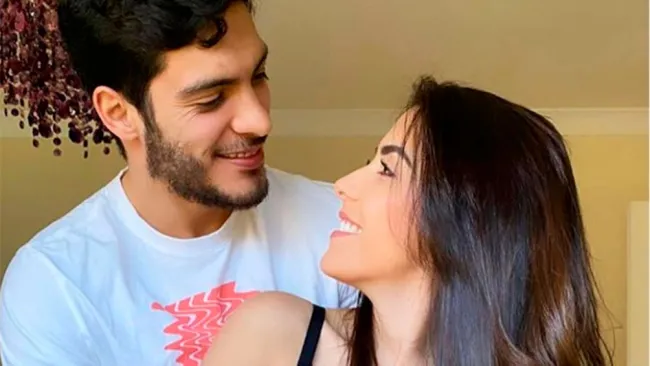 Raúl Jiménez sufrió confusión de la cigüeña y será papá de una niña