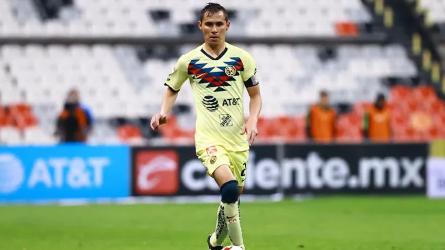 Paúl Aguilar en partido con América