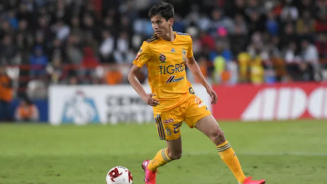 Jürgen Damm en partido con Tigres