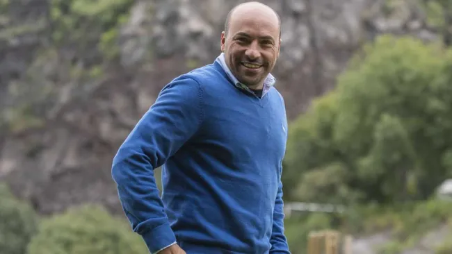 Ailton pasea por las instalaciones de Pumas 