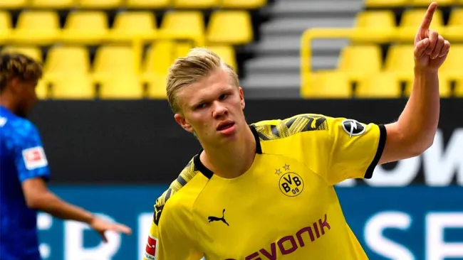 Erling Haaland celebra una diana con el Dortmund 