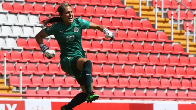 Blanca Félix celebra un gol de Chivas