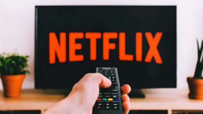 Usuario ingresando a la plataforma de Netflix