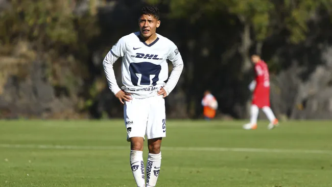 Miguel Carreón Jr en partido con la Sub 20 de Pumas 