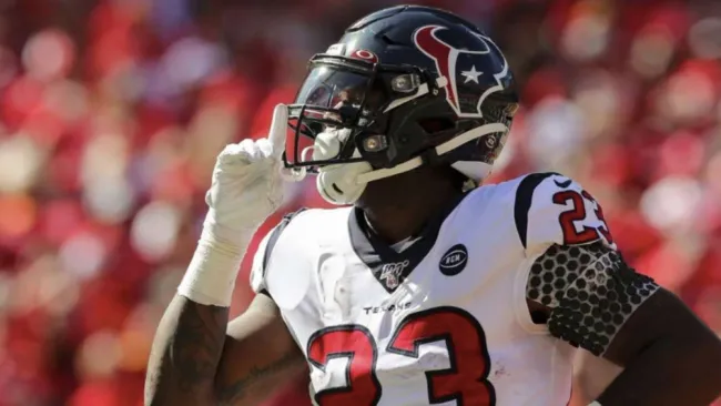 Carlos Hyde complementará a los Seahawks