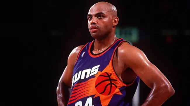 Charles Barkley durante un partido con los Suns