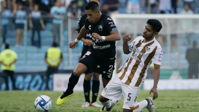 César Bernal en acción con TM