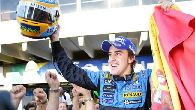 Fernando Alonso celebra una victoria de Renault
