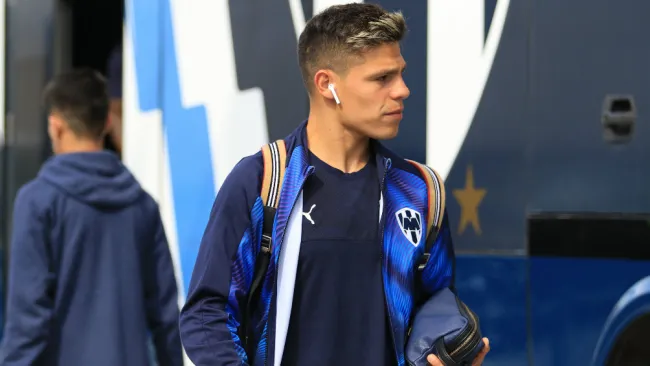 Poncho González llegando a un partido