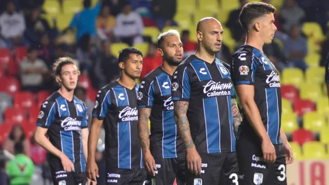 Jugadores de Querétaro durante un partido