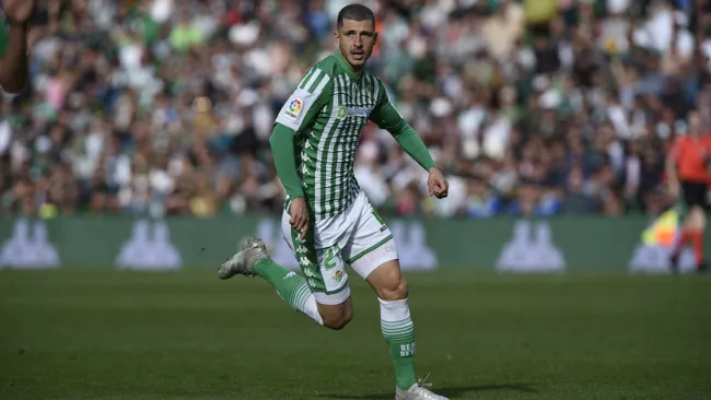 Guido Rodríguez jugando con el Betis