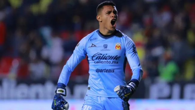 Ángel Malagón en acción con Monarcas