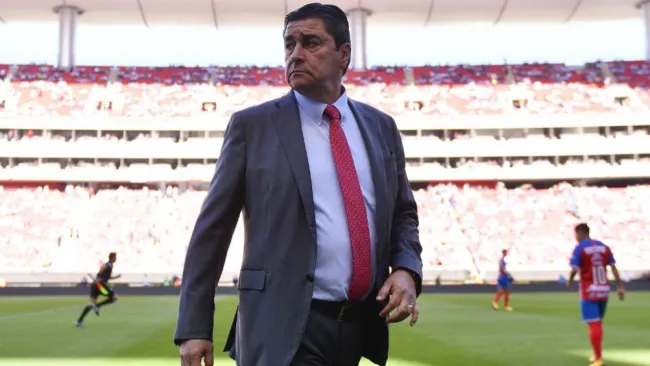 Luis Fernando Tena, técnico de Chivas