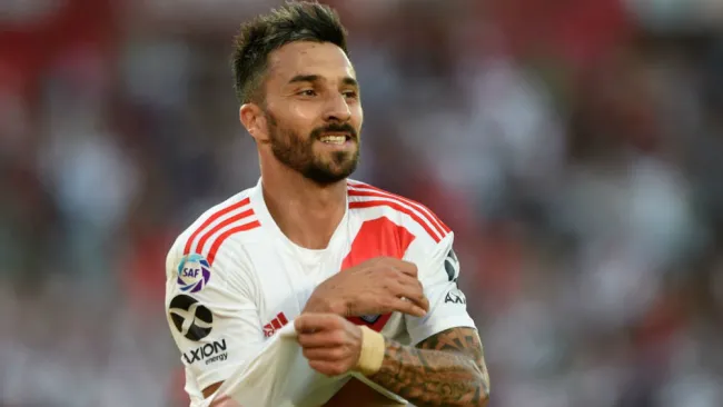 Ignacio Scocco en partido con River